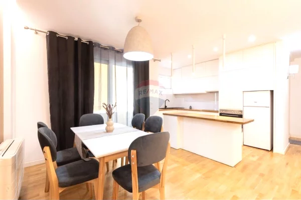 Appartamento in vendita a Tirana 2+1, Arredato