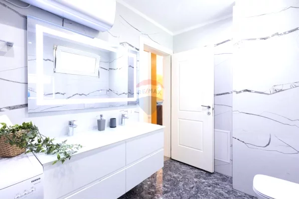 Appartamento in vendita a Tirana 2+1, Arredato