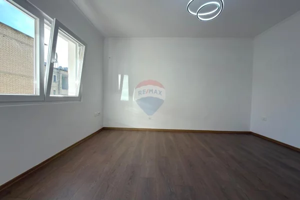 Shtepi ne shitje Apartament ne Tirane, 2+1, Mobilimi E mobiluar, Pagesa 149,000  Euro.