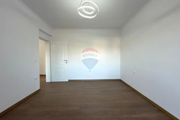Shtepi ne shitje Apartament ne Tirane, 2+1, Mobilimi E mobiluar, Pagesa 149,000  Euro.