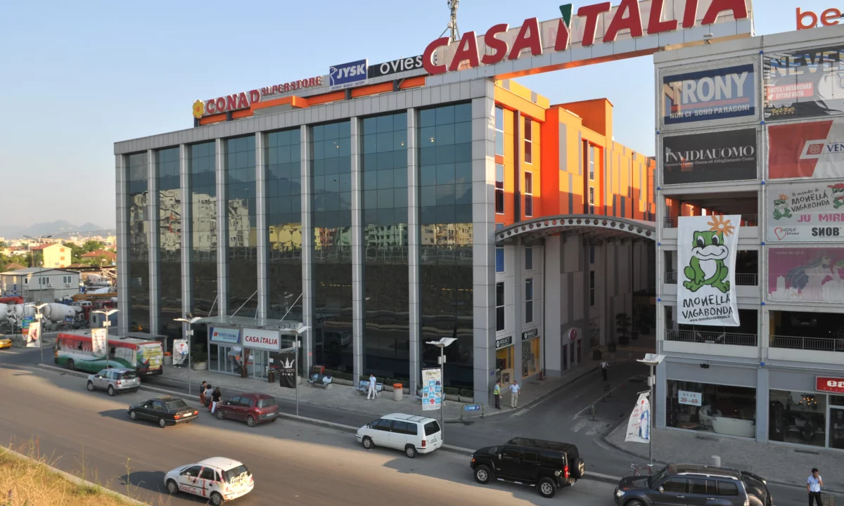 Shtepi ne shitje Apartament ne Tirane, 2+1, Mobilimi Bosh, pa mobiluar, Pagesa 132,000  Euro.