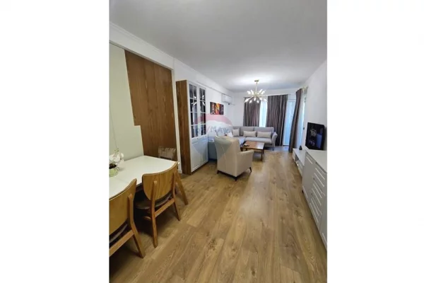 Shtepi ne shitje Apartament ne Tirane, 3+1, Mobilimi E mobiluar, Pagesa 180,000  Euro.