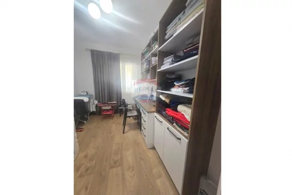 Shtepi ne shitje Apartament ne Tirane, 3+1, Mobilimi E mobiluar, Pagesa 180,000  Euro.