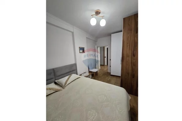 Shtepi ne shitje Apartament ne Tirane, 3+1, Mobilimi E mobiluar, Pagesa 180,000  Euro.