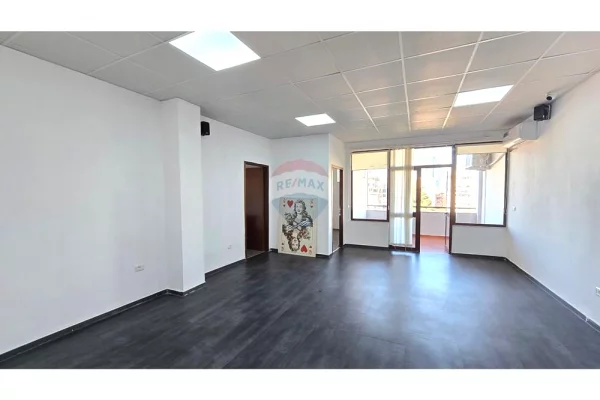 Business Property for Rent 3+1 in Tirana - 2,350 Euro