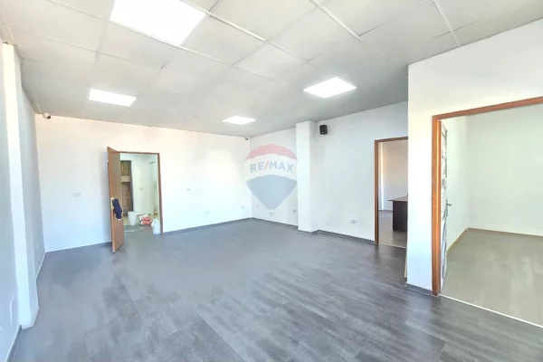 Zyre - Me Qera - Bllok - Tirane