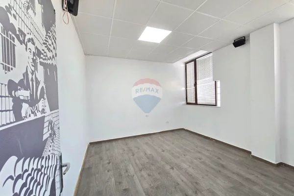 Zyre - Me Qera - Bllok - Tirane