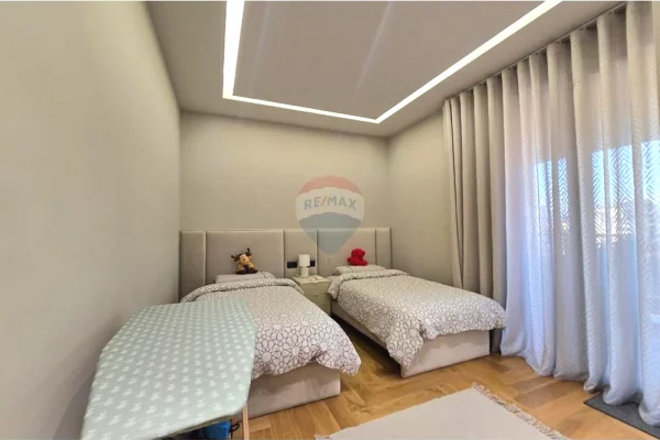 Shtepi ne shitje Apartament ne Tirane, 2+1, Mobilimi E mobiluar, Pagesa 470,000  Euro.