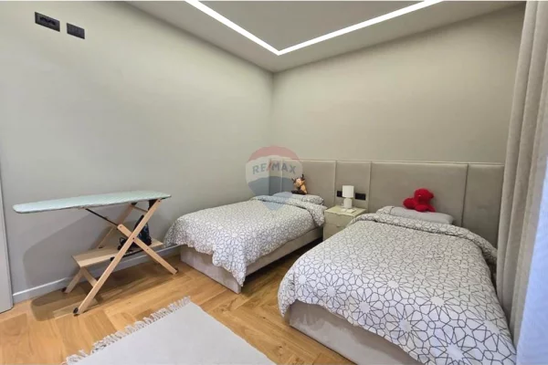 Shtepi ne shitje Apartament ne Tirane, 2+1, Mobilimi E mobiluar, Pagesa 470,000  Euro.