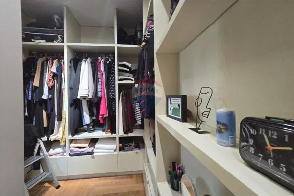 Shtepi ne shitje Apartament ne Tirane, 2+1, Mobilimi E mobiluar, Pagesa 470,000  Euro.