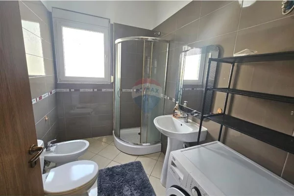 Shtepi me qera Apartament ne Tirane, 1+1, Mobilimi E mobiluar, Pagesa 650  Euro.