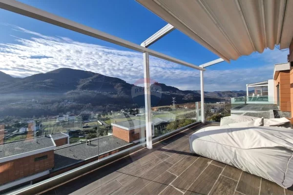 Villa di lusso in vendita a Tirana 3+1, Arredato