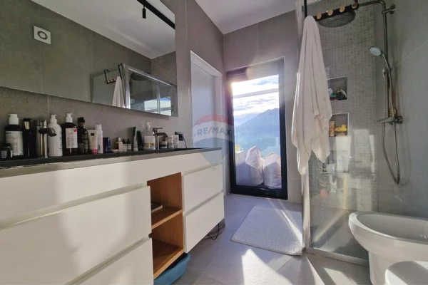 Villa di lusso in vendita a Tirana 3+1, Arredato