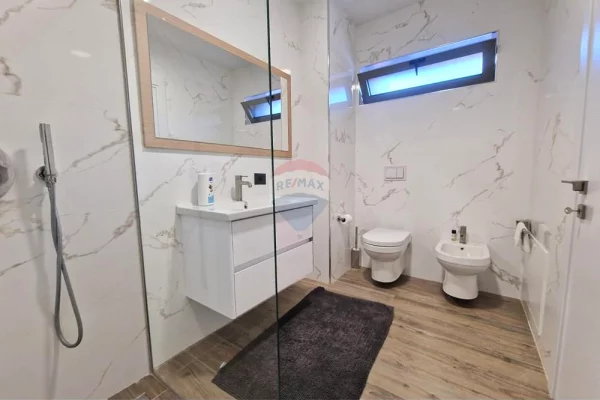 Villa di lusso in vendita a Tirana 3+1, Arredato