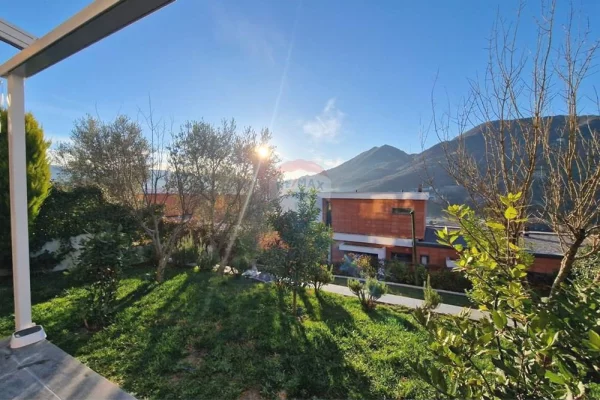 Villa di lusso in vendita a Tirana 3+1, Arredato