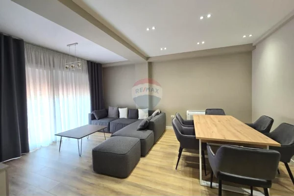 Shtepi ne shitje Duplex(shtepi me 2 kate) ne Tirane, 4+1, Mobilimi E mobiluar, Pagesa 470,000  Euro.