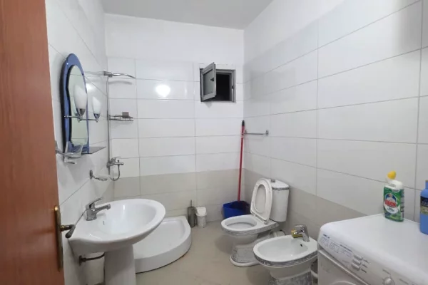Shtepi me qera Apartament ne Tirane, 1+1, Mobilimi E mobiluar, Pagesa 400  Euro.