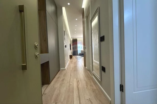 Shtepi me qera Apartament ne Tirane, 2+1, Mobilimi E mobiluar, Pagesa 2,100  Euro.