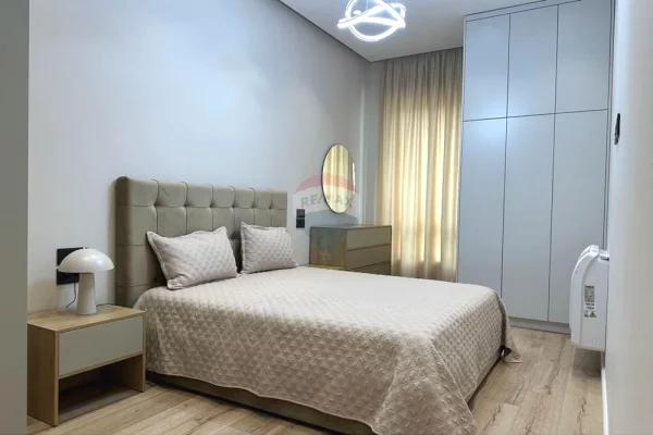 Shtepi me qera Apartament ne Tirane, 2+1, Mobilimi E mobiluar, Pagesa 2,100  Euro.