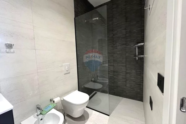 Shtepi me qera Apartament ne Tirane, 2+1, Mobilimi E mobiluar, Pagesa 2,100  Euro.