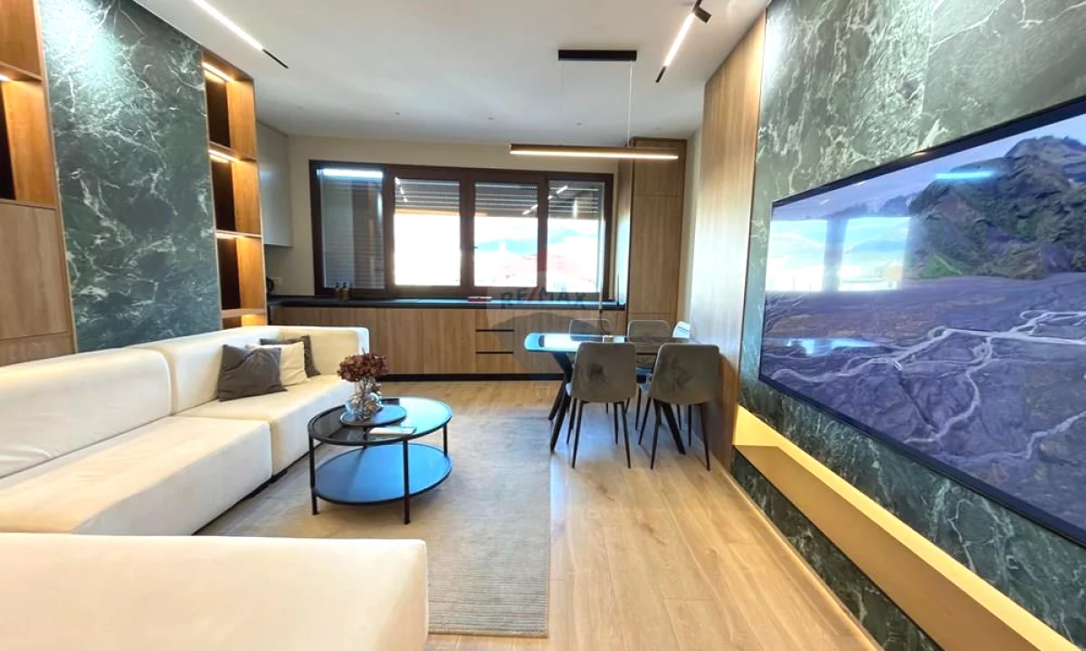 Appartamento in affitto a Tirana 2+1, Arredato