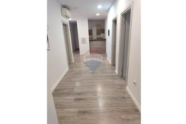 Zyre me qera tek Komuna e Parisit