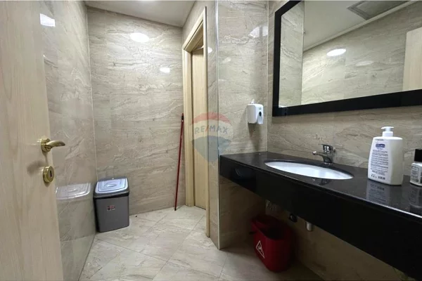 Zyre me qera tek Stadiumi Air Albania