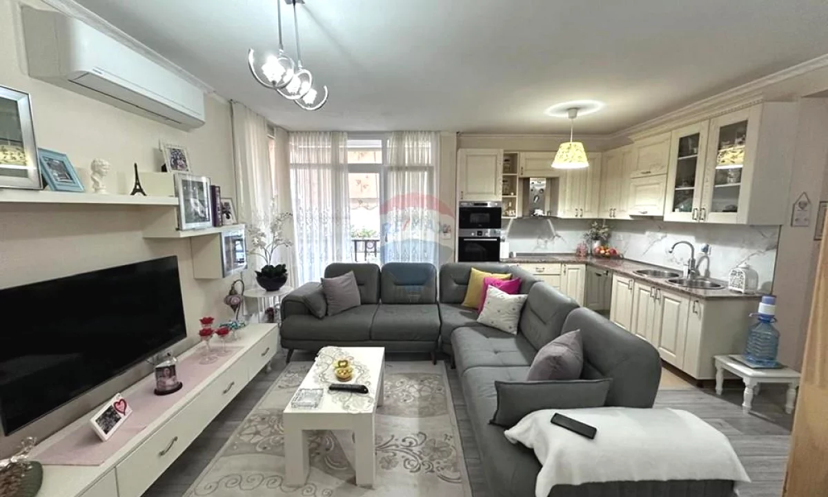 Shtepi ne shitje Apartament ne Tirane, 2+1, Mobilimi E mobiluar, Pagesa 190,000  Euro.