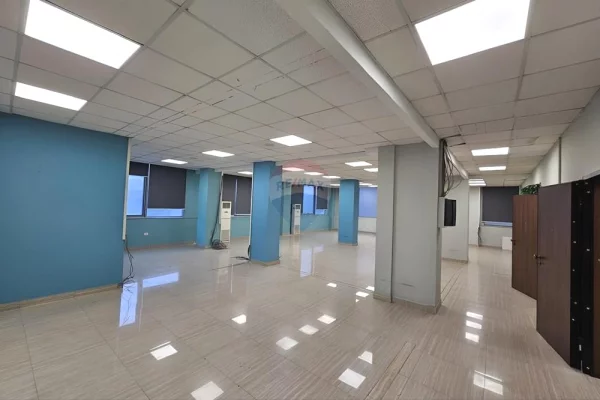 Ambient biznesi me qera 3+1 ne Tirane - 5,000 Euro