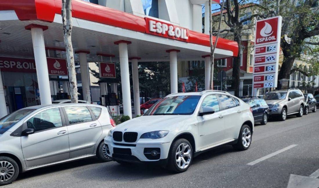 Jepet makina me qera BMW X6 duke filluar nga 100 Euro
