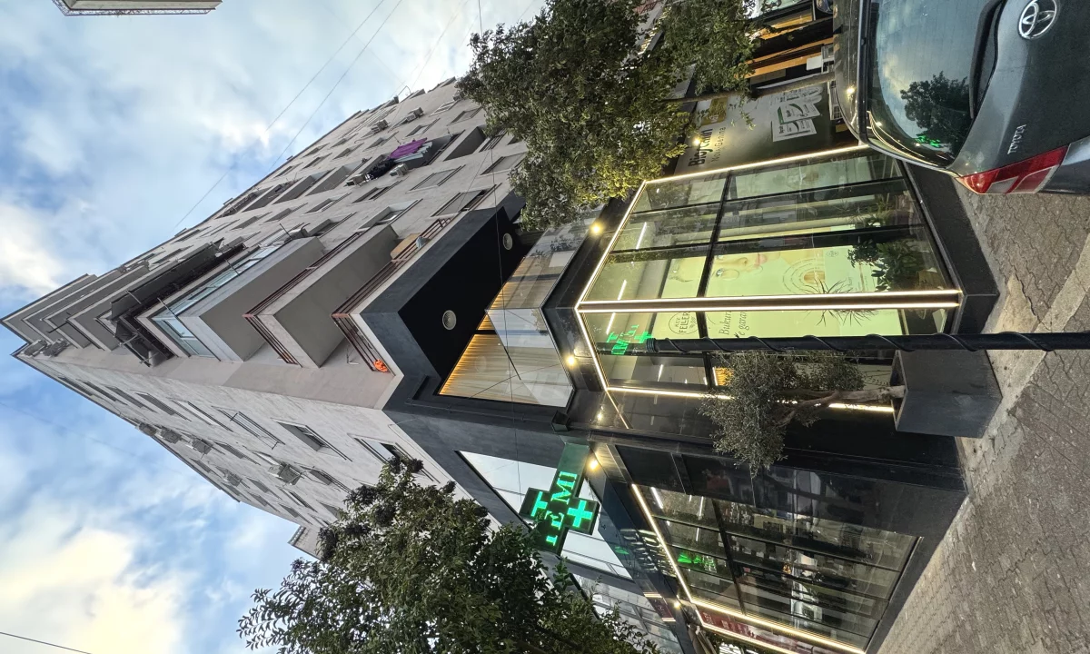 Shtepi ne shitje Apartament ne Tirane, 2+1, Mobilimi E mobiluar, Pagesa 165,000  Euro.