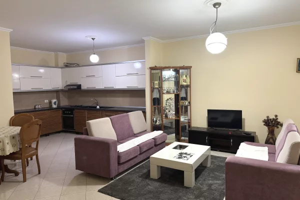 Shtepi ne shitje Apartament ne Tirane, 2+1, Mobilimi E mobiluar, Pagesa 165,000  Euro.