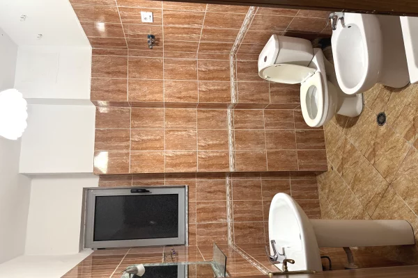 Shtepi me qera Apartament ne Tirane, 3+1, Mobilimi E mobiluar, Pagesa 50,000  Leke.