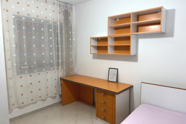 Shtepi me qera Apartament ne Tirane, 3+1, Mobilimi E mobiluar, Pagesa 50,000  Leke.