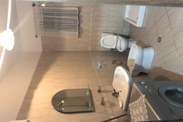 Shtepi me qera Apartament ne Tirane, 3+1, Mobilimi E mobiluar, Pagesa 50,000  Leke.