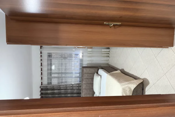 Shtepi ne shitje Apartament ne Tirane, 3+1, Mobilimi E mobiluar, Pagesa 190,000  Euro.