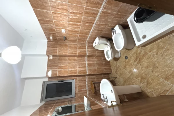 Shtepi ne shitje Apartament ne Tirane, 3+1, Mobilimi E mobiluar, Pagesa 190,000  Euro.