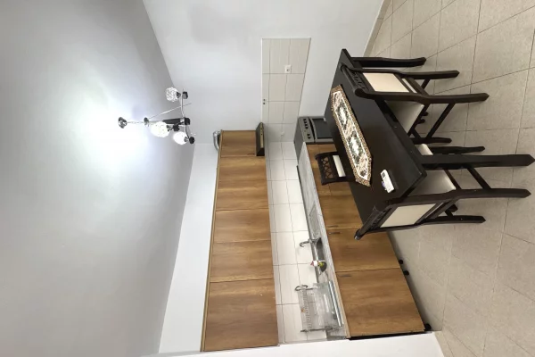 Shtepi ne shitje Apartament ne Tirane, 3+1, Mobilimi E mobiluar, Pagesa 190,000  Euro.