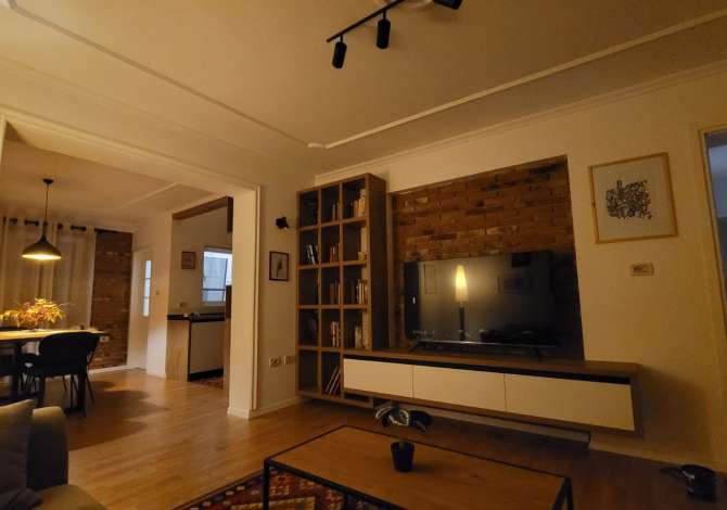 Appartamento in affitto a Tirana 2+1, Arredato