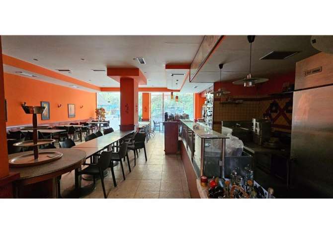 Jepet me qera lokal tek Komuna Parisit