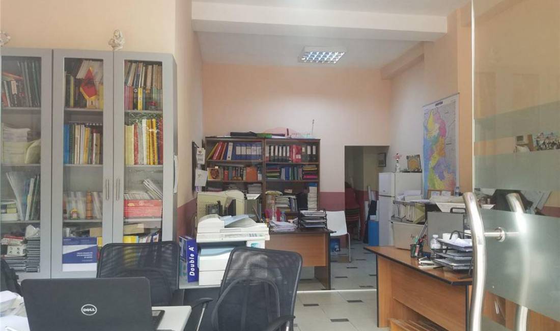 Jepet me qira ambient biznesi, Komuna e Parisit