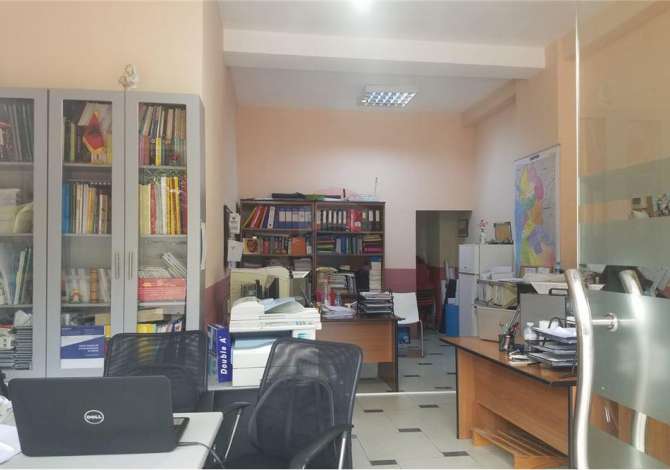 Jepet me qira ambient biznesi, Komuna e Parisit