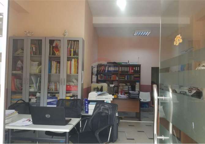 Jepet me qira ambient biznesi, Komuna e Parisit