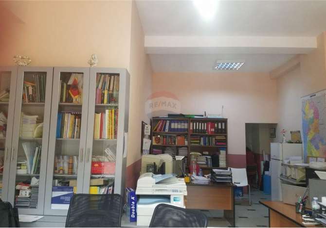 Jepet me qira ambient biznesi, Komuna e Parisit