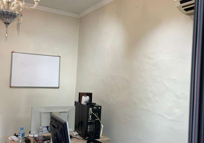 Business Property for Rent 3+1 in Tirana - 30,000 Leke