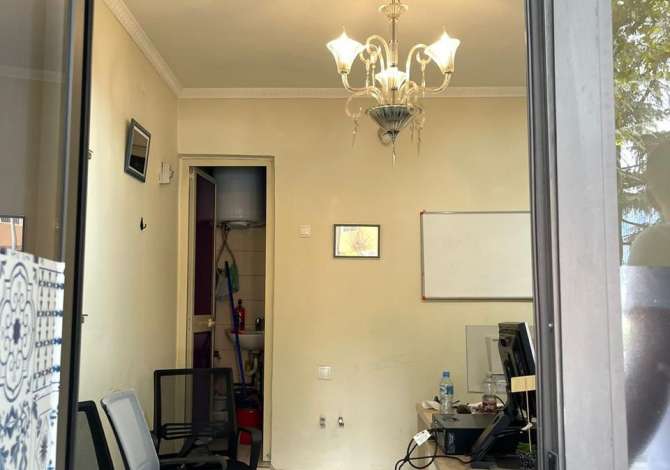 Business Property for Rent 3+1 in Tirana - 30,000 Leke