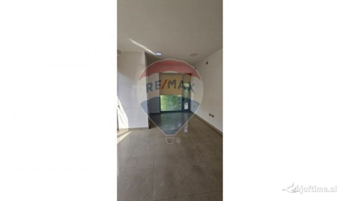 Jepet ambient zyre me qera tek Pazari i Ri