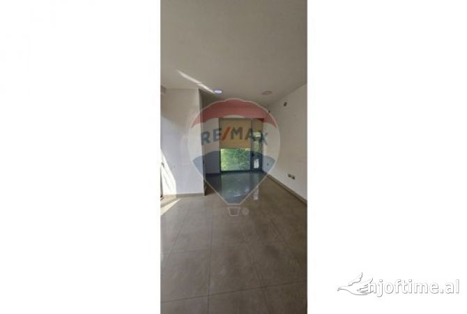 Jepet ambient zyre me qera tek Pazari i Ri