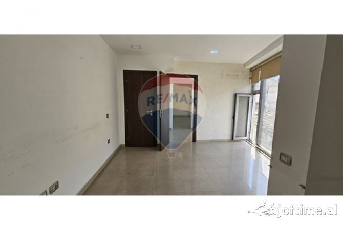 Jepet ambient zyre me qera tek Pazari i Ri