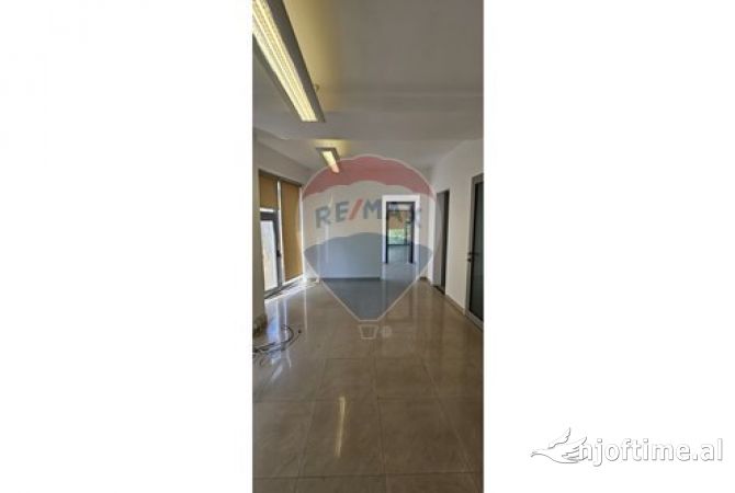 Jepet ambient zyre me qera tek Pazari i Ri